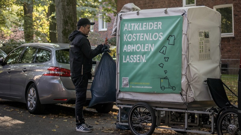 Recyclehero holt Altkleider und Wertstoffe an deiner Haustür ab